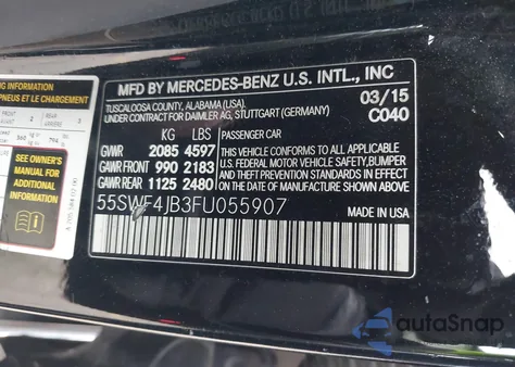 2015 Mercedes-Benz C 300 z USA, uszkodzony, nr VIN 55SWF4JB3FU055907